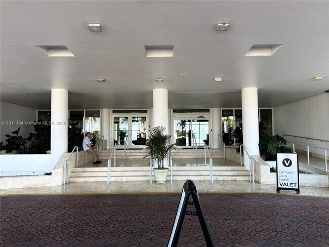 Building Photo - 5005 Collins Ave