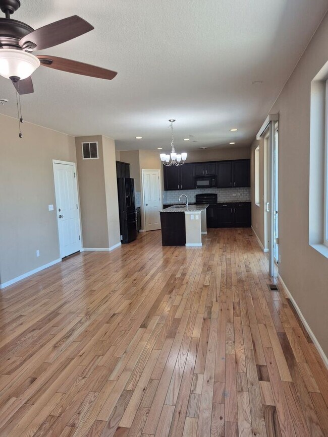 Foto del edificio - Spacious 5-Bed Home in Banning Lewis Ranch – Mountain Views