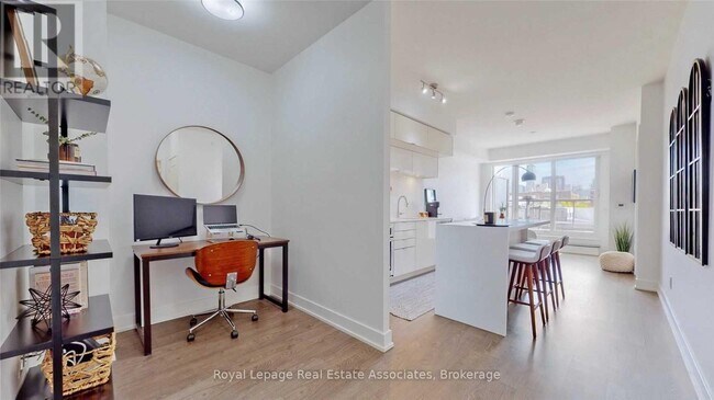 Building Photo - 80 Vanauley St