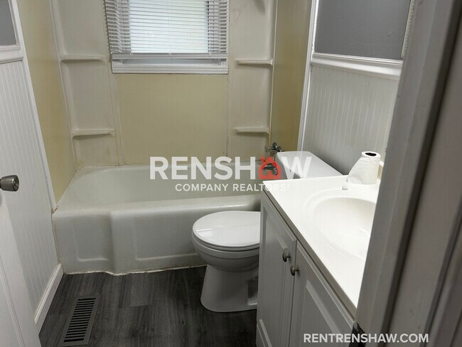 Building Photo - 264 Muse St