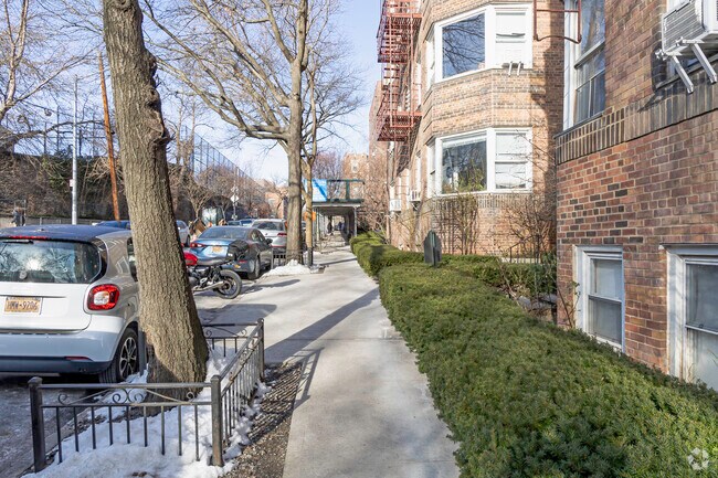 Walkway - 3810 Greystone Ave