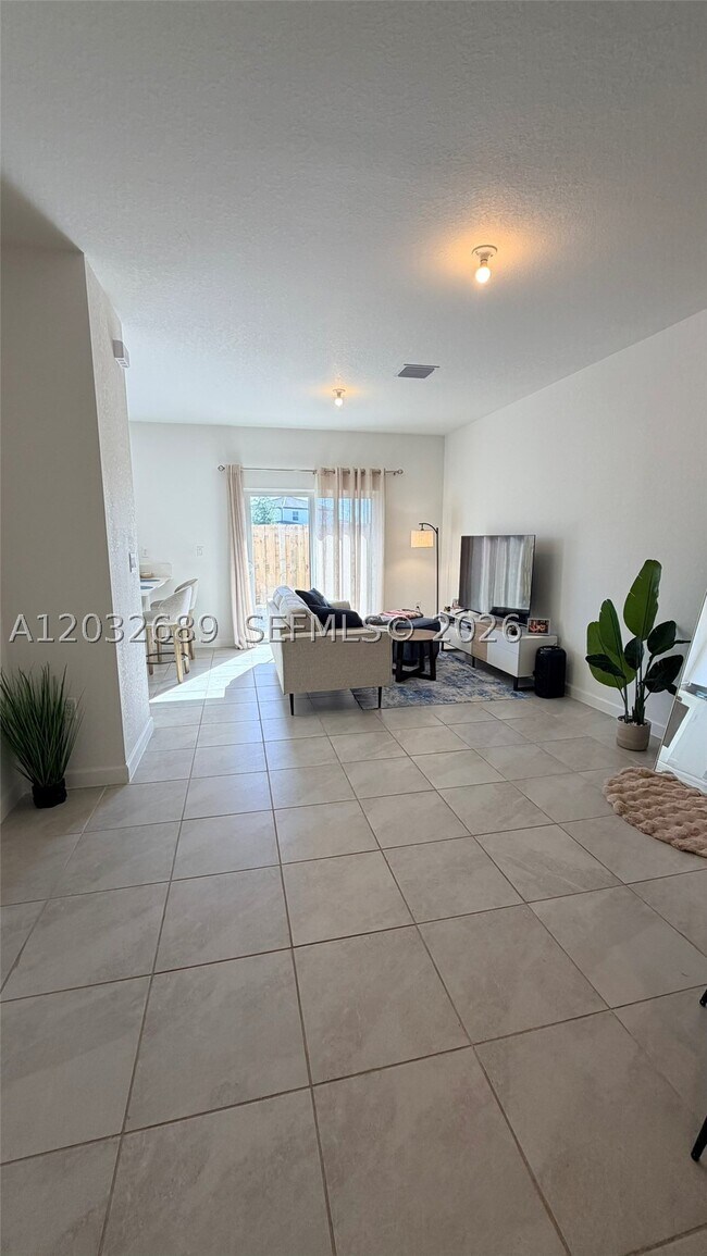 Foto del edificio - 2424 SE 29th Dr