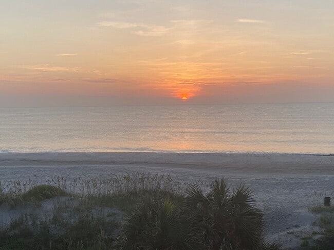 Enjoy beautiful sunrises !! - 2200 Ocean Dr S