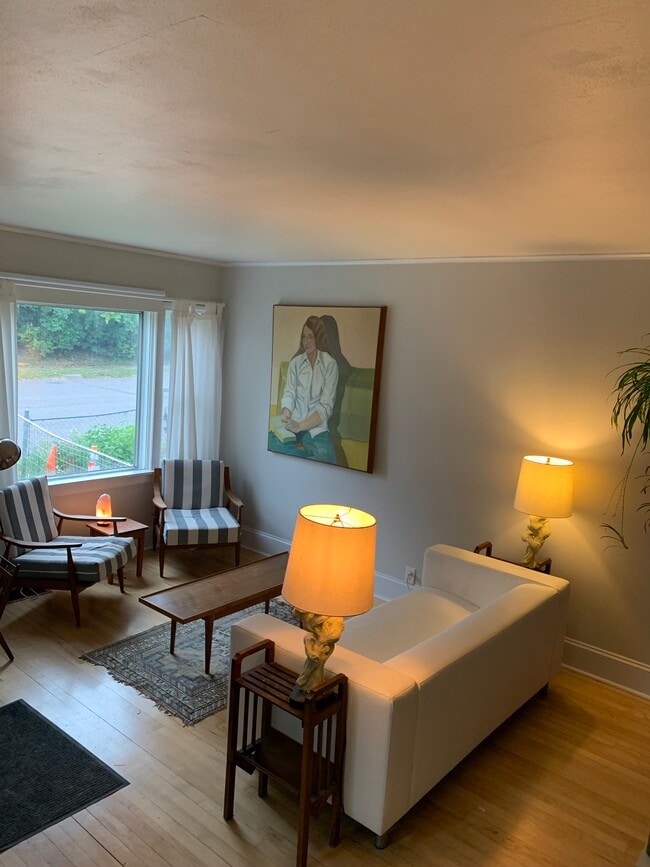 Foto del edificio - 620 E 7th St