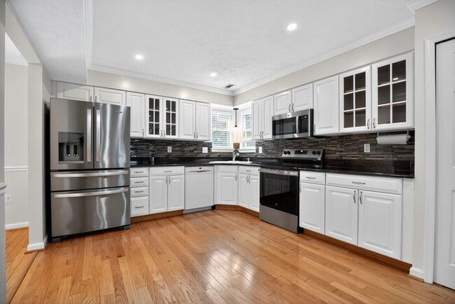 Building Photo - 4254 Mockingbird Cir