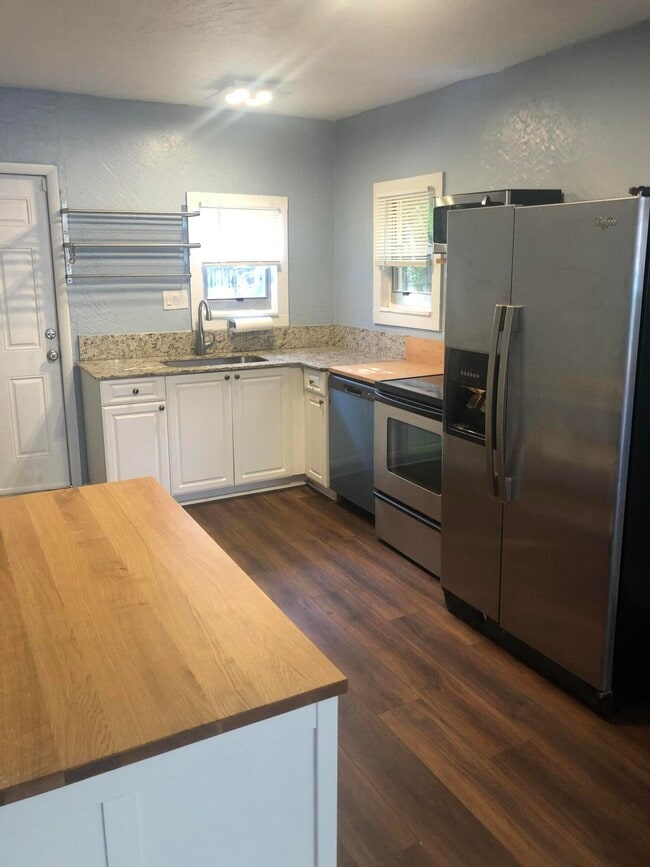 Building Photo - 426 N J St