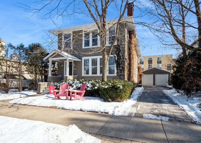 Building Photo - 2541 Ewing Ave
