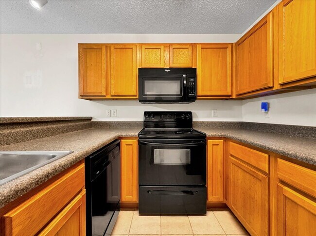 Building Photo - Charming Fort Walton Beach Townhome - Move-In Ready!