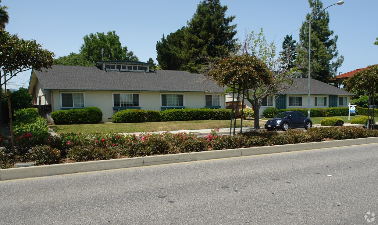 Primary Photo - 10141-10153 Miller Ave