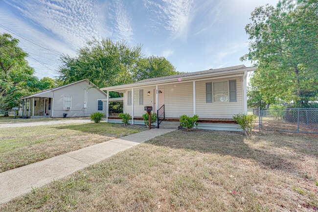Building Photo - 830 Carver St