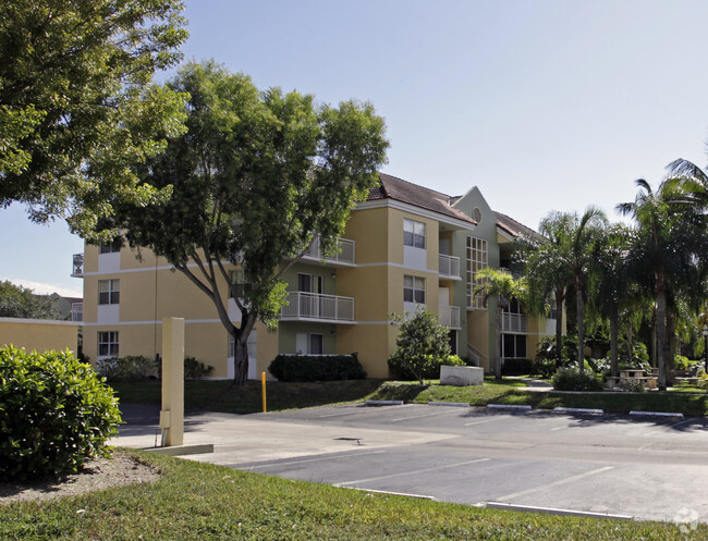 Foto del edificio - LeClub at Saga Bay