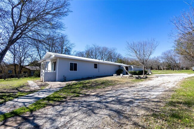 Foto del edificio - 2304 Thrasher Ln