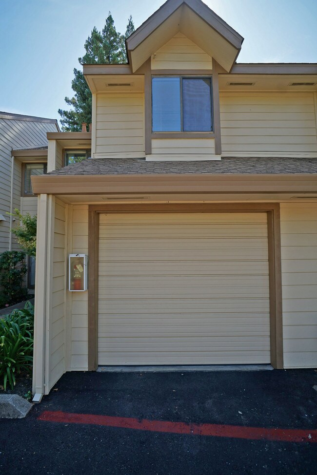 Building Photo - 5617 Walnut Ave