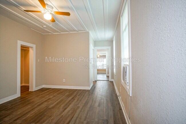 Foto del edificio - 326 W Sears St