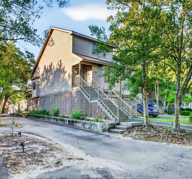 Building Photo - 138 River Breeze Dr