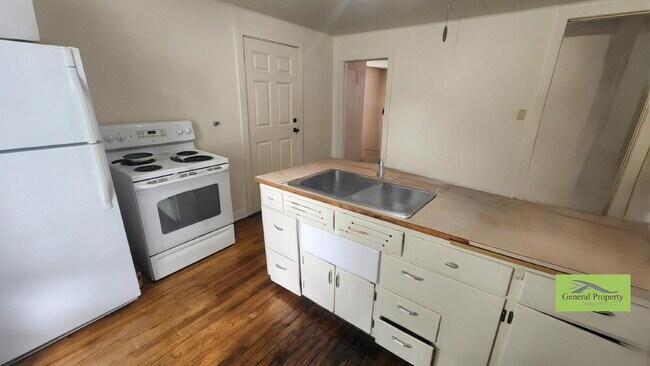 Foto del edificio - 2 Bedroom, 1 Bathroom Duplex