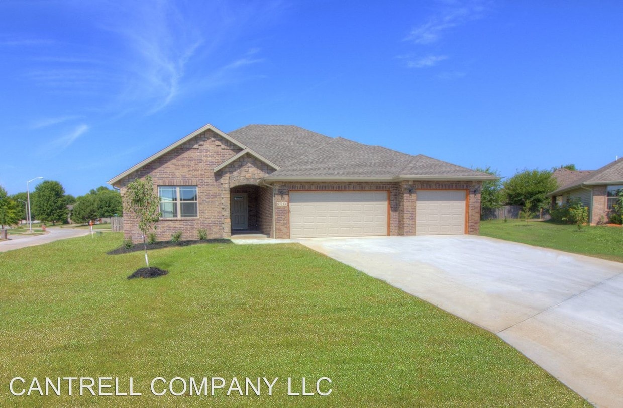 Primary Photo - 4 br, 2 bath House - 5734 W Payton Cir