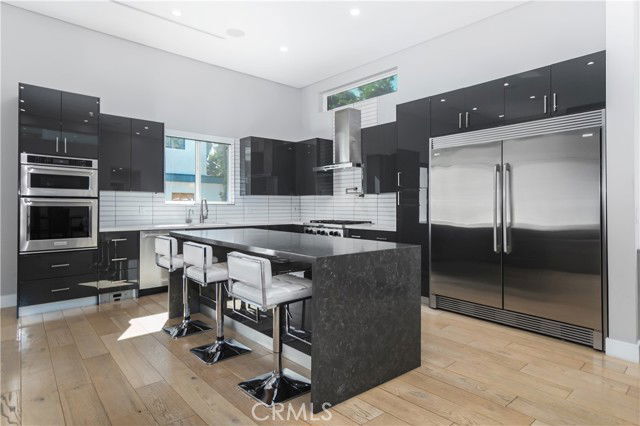 Foto del edificio - 6230 Beeman Ave