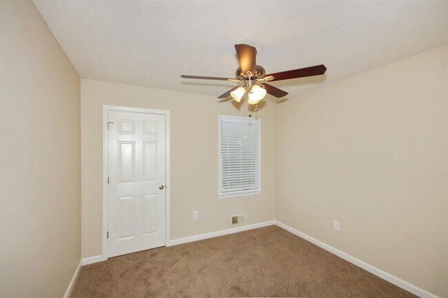 Foto del edificio - 390 Oak Landing Cir