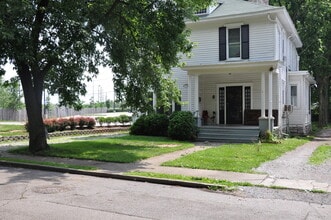 Building Photo - 308 S Broadway Park