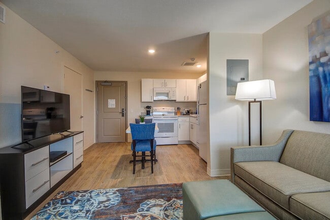 Building Photo - 2210 N Glenville Dr