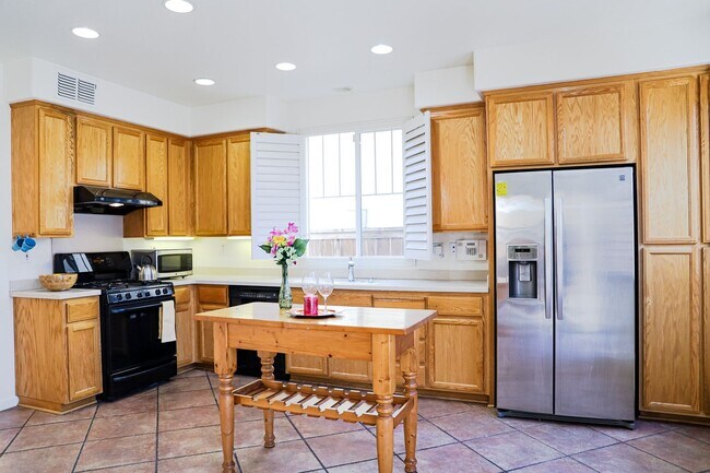 Foto del edificio - Beautiful and Spacious Home with Three Bedrooms Amazing Loft & Bonus Room!