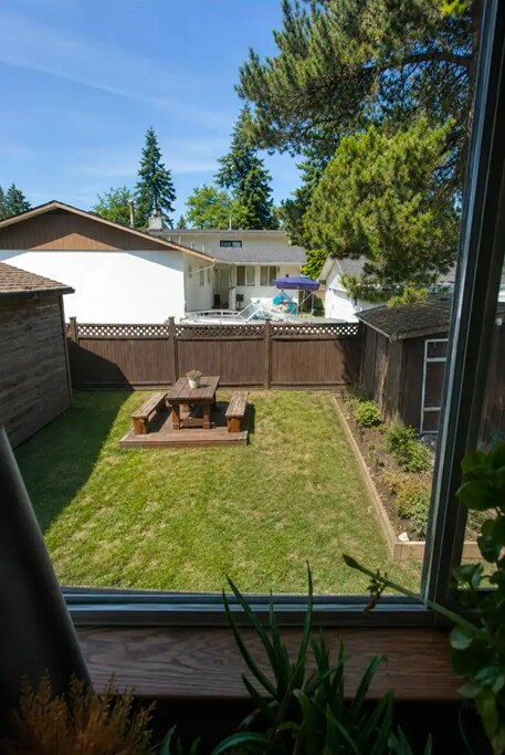Building Photo - 9173 Carver Cres