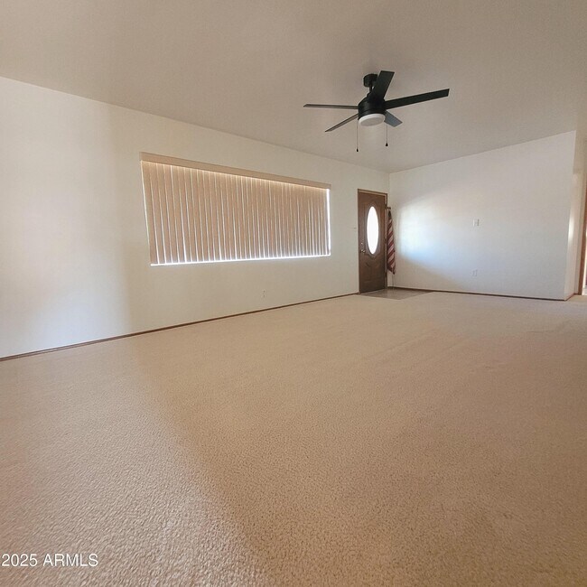 Foto del edificio - 8229 E Cambridge Ave