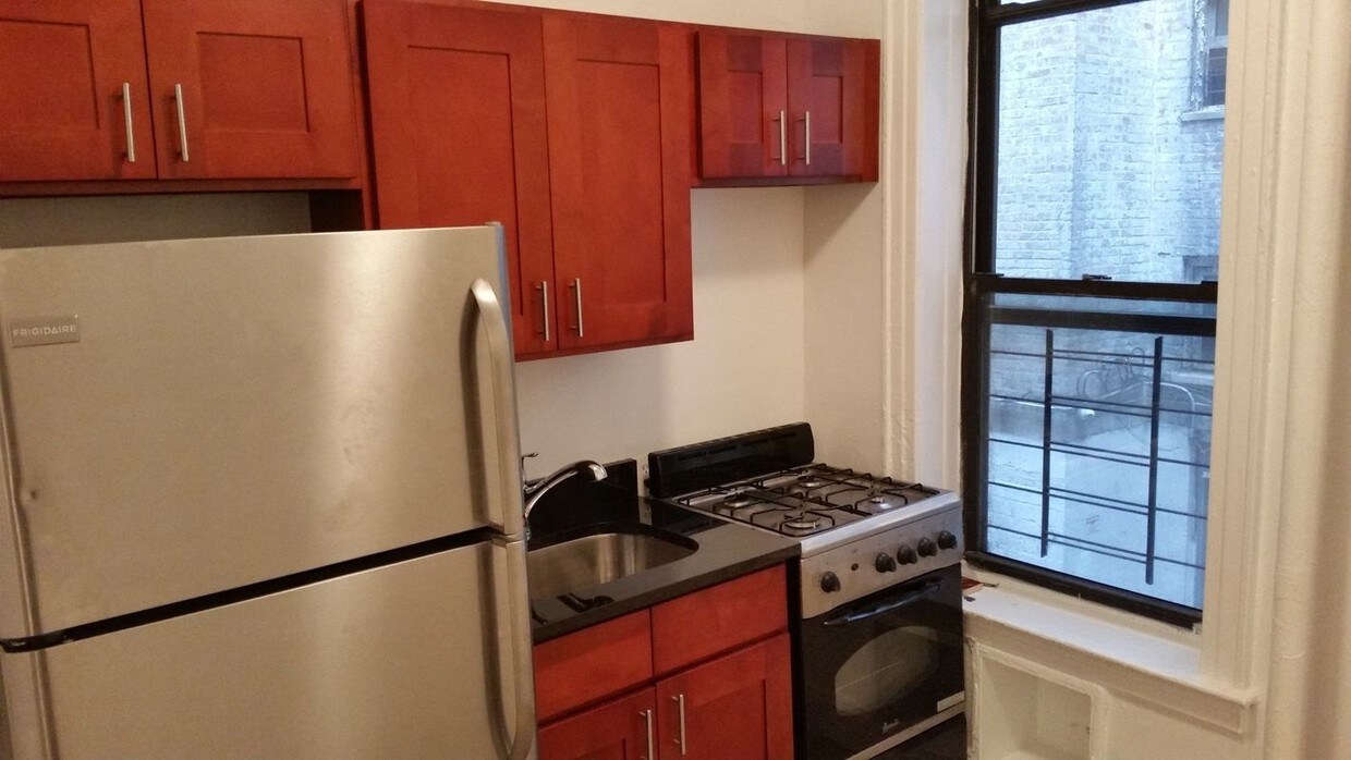 Foto principal - 11-15 46th Rd