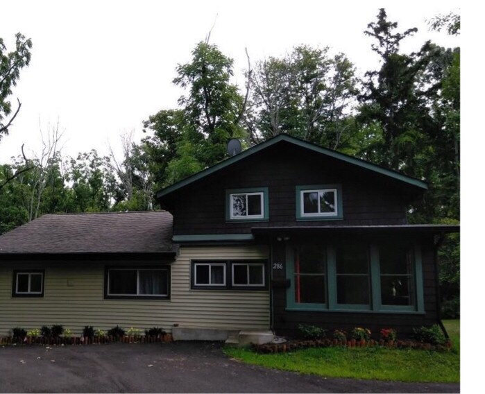 Primary Photo - 286 W Grace St