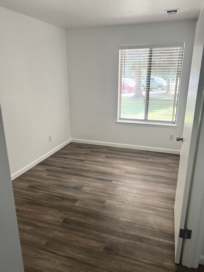 Foto del edificio - WALK TO NAU! 1 Bedroom Condo at University...