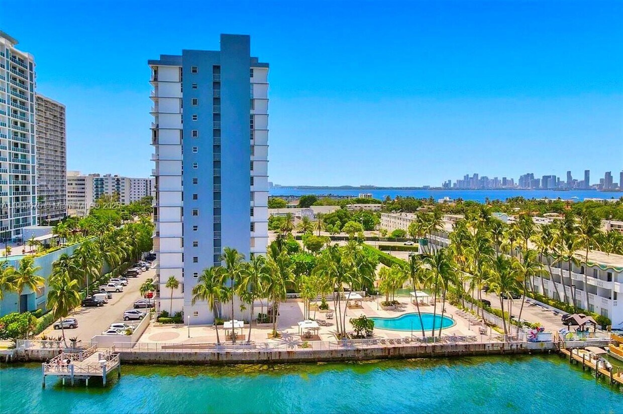 Foto principal - 1865 79th Street Causeway