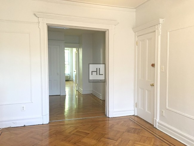Foto del edificio - 327 Halsey St