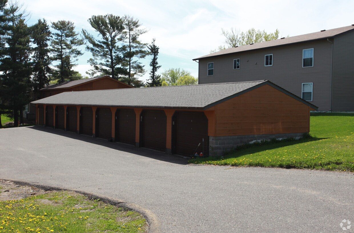 Building Photo - 1600 Aspen Dr