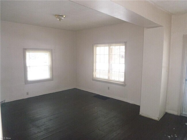 Building Photo - 812 E Buchtel Ave