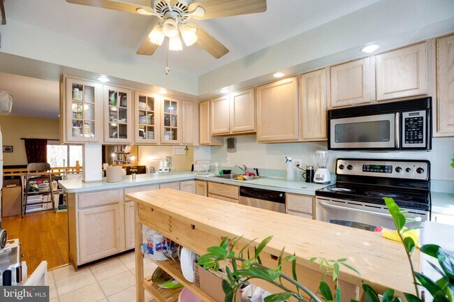Foto del edificio - 6028 Selwood Pl