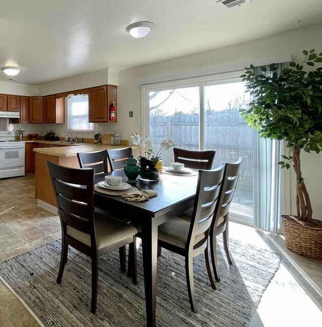 dining-hallway-1-1-2 - Eagle Meadows Apartments