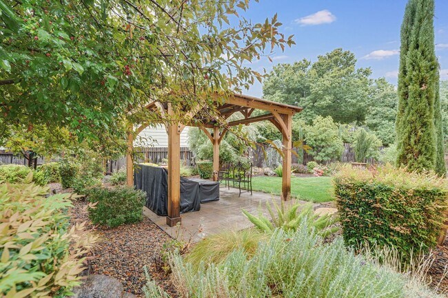 Building Photo - Utilities Included! Luxury Single-Story Ho...
