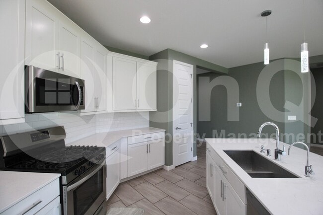 Building Photo - 2207 E Citadel Dr