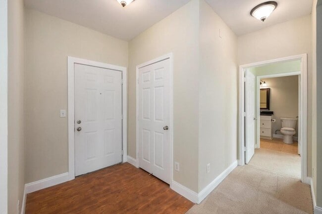Building Photo - 130 River Landing Dr