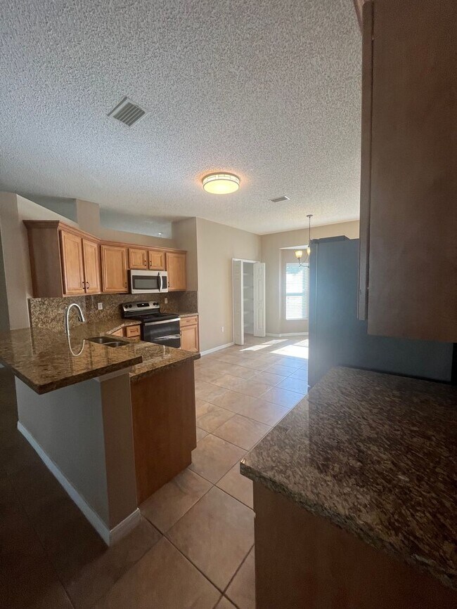 Foto del edificio - Updated Single family 3 / 2 with Screened ...