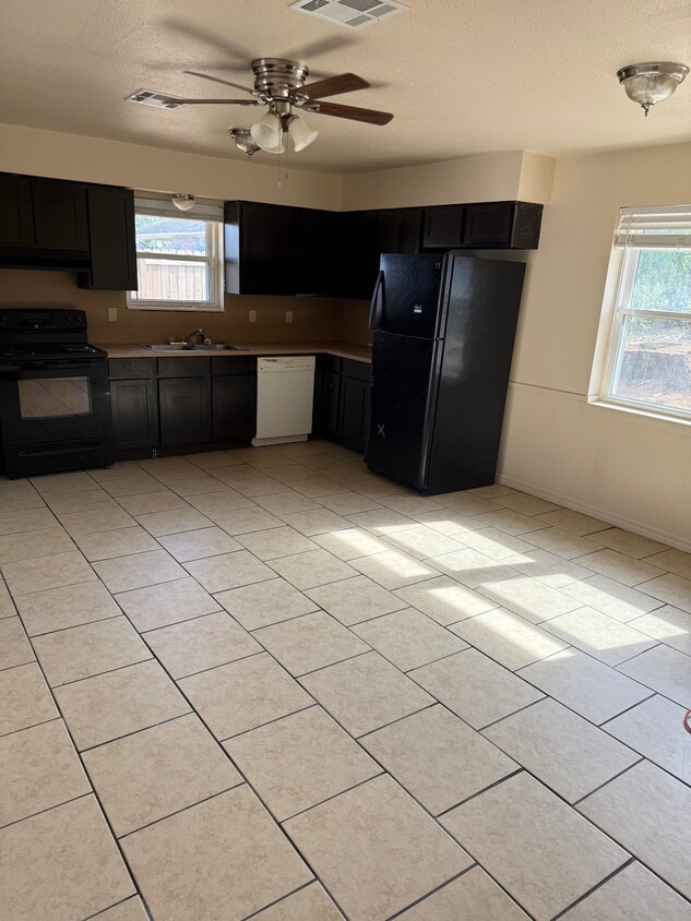 Photo - 14146 Poydras Ave (Baton Rouge, LA)
