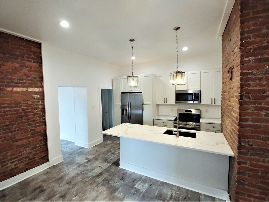Top Notch Huge Stand Alone House - Quartz ... - Top Notch Huge Stand Alone House - Quartz ...