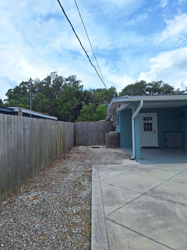 Foto del edificio - LOCATION LOCATION MAINLAND NEW SMYRNA BEACH!