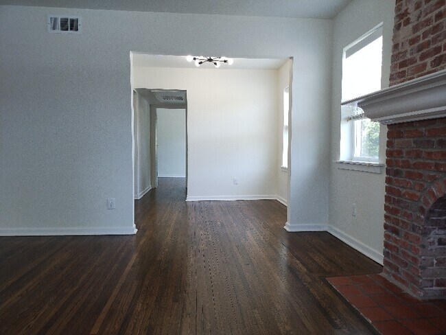 Foto del edificio - 1312 S Quaker Ave