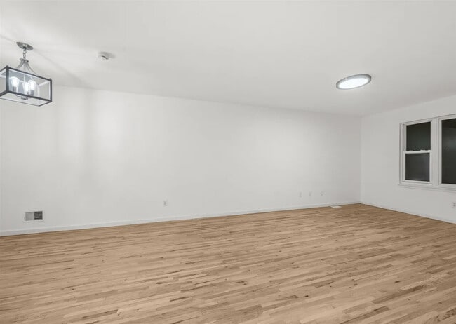 Building Photo - 71 Woodlawn Ave