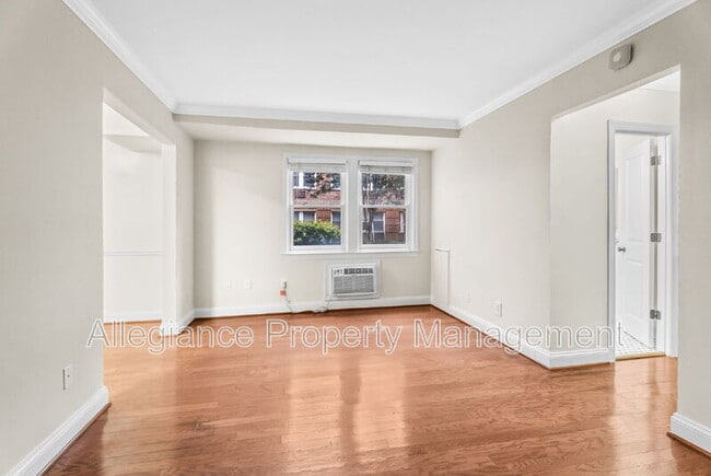 Building Photo - 922 S Washington St