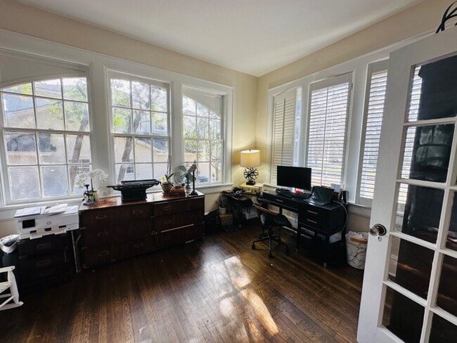 Foto del edificio - 2481 E Cloverdale Prk