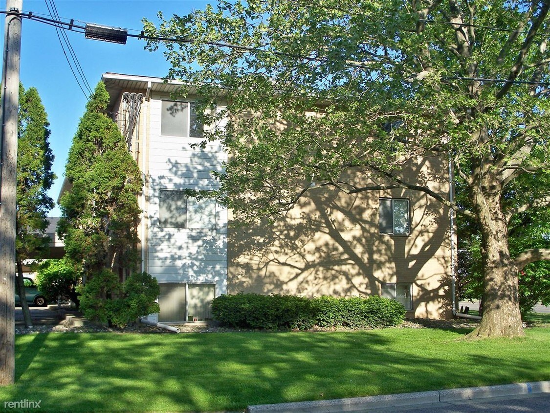Primary Photo - 1 br, 1 bath Apartment - Trowbridge Manor 5