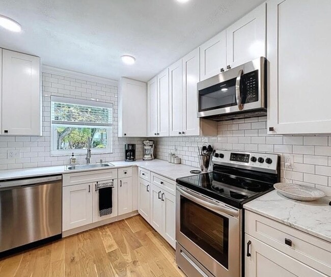 Building Photo - South Tampa RV + Boater’s dream!